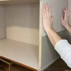 Naprawa okleiny meblowej: odnów meble krok po kroku!
