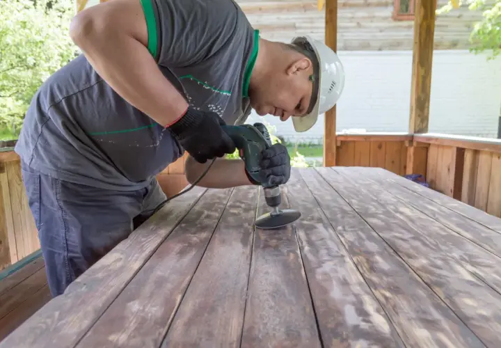 Naprawa chwiejącego się krzesła DIY: Przywróć mu stabilność!