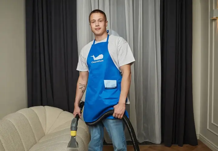 Jak wyczyścić kanapę? Domowe i profesjonalne metody krok po kroku