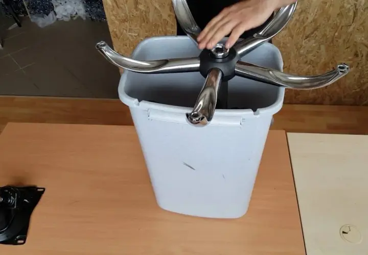 Jak naprawić kółka w krześle obrotowym? Poradnik krok po kroku