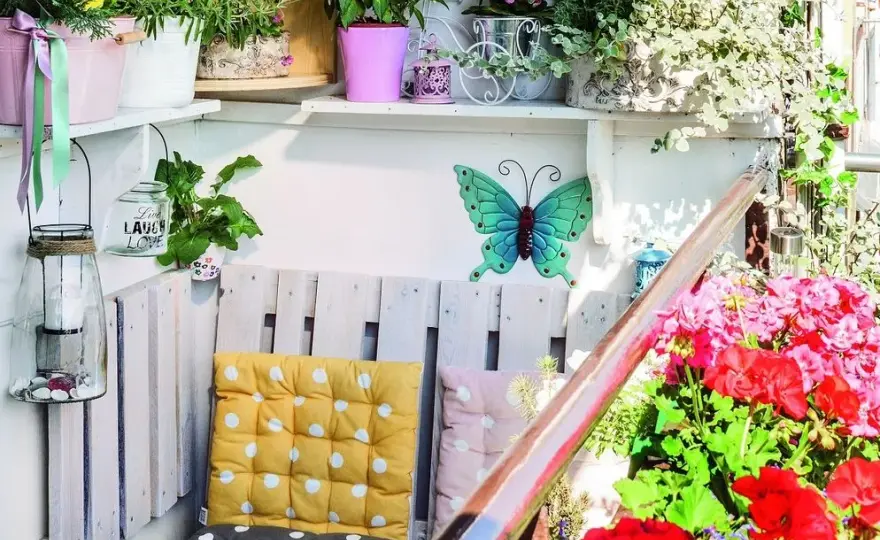 Jak zrobić kwietnik z rury PCV? Poradnik DIY na balkon i do domu