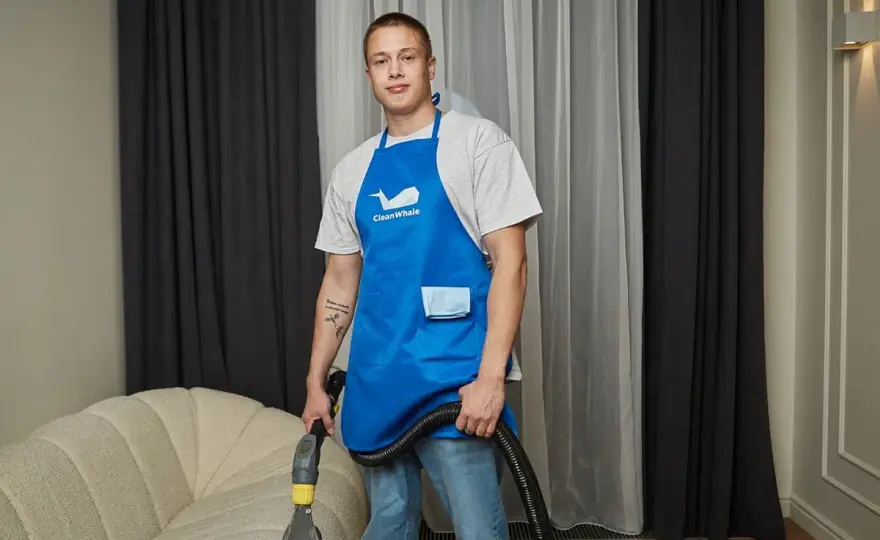 Jak wyczyścić kanapę? Domowe i profesjonalne metody krok po kroku