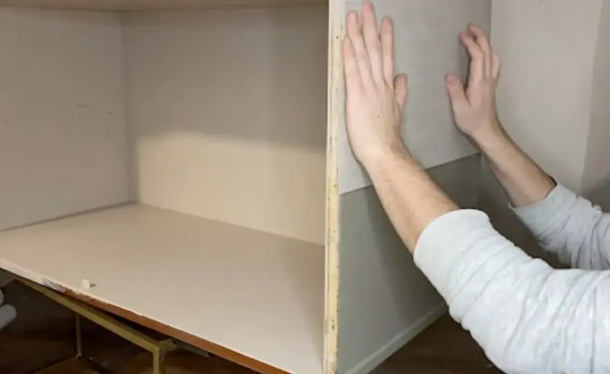 Naprawa okleiny meblowej: odnów meble krok po kroku!