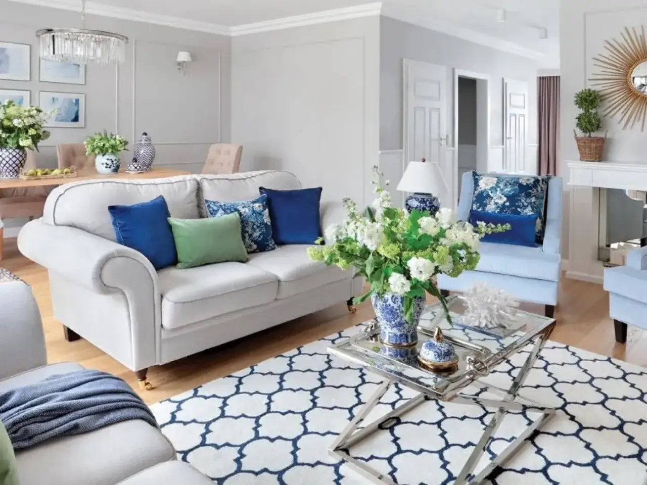 niebieska kanapa dywan styl skandynawski glamour loft boho